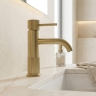 смеситель для умывальника Rea Lungo Stripe низкий, brushed gold (REA-B8050)