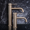 Mezclador de lavabo bajo Rea Lungo Grip, oro cepillado (REA-B6950)